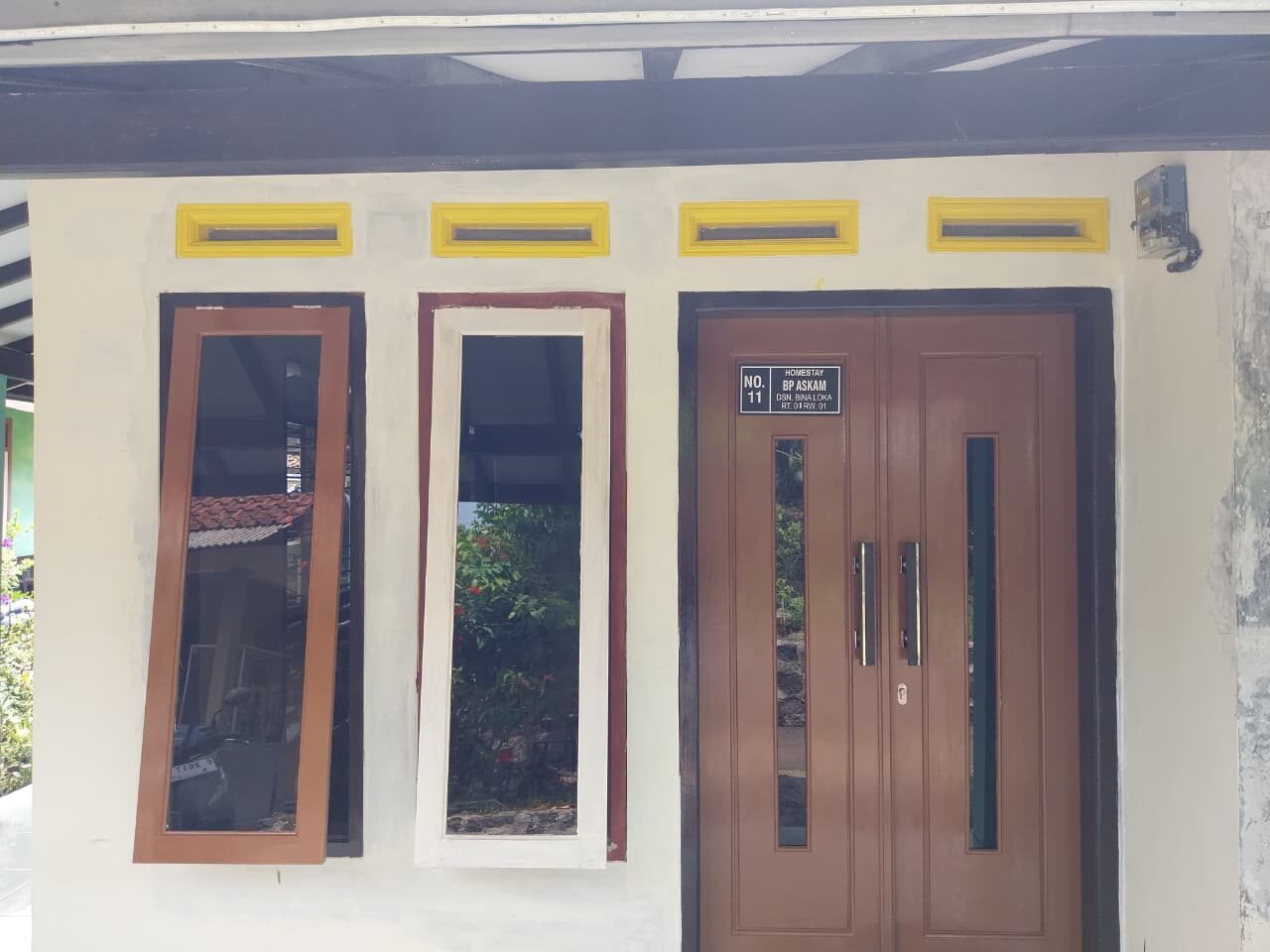 Tampak depan salah satu homestay warga Desa Kaduela
