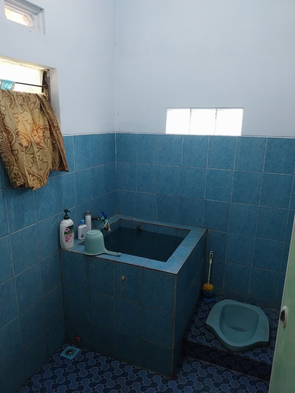 Kamar mandi Homestay Abah Ba'i