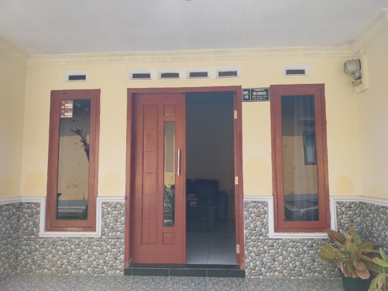 Tampak depan Homestay Ibu Hindun