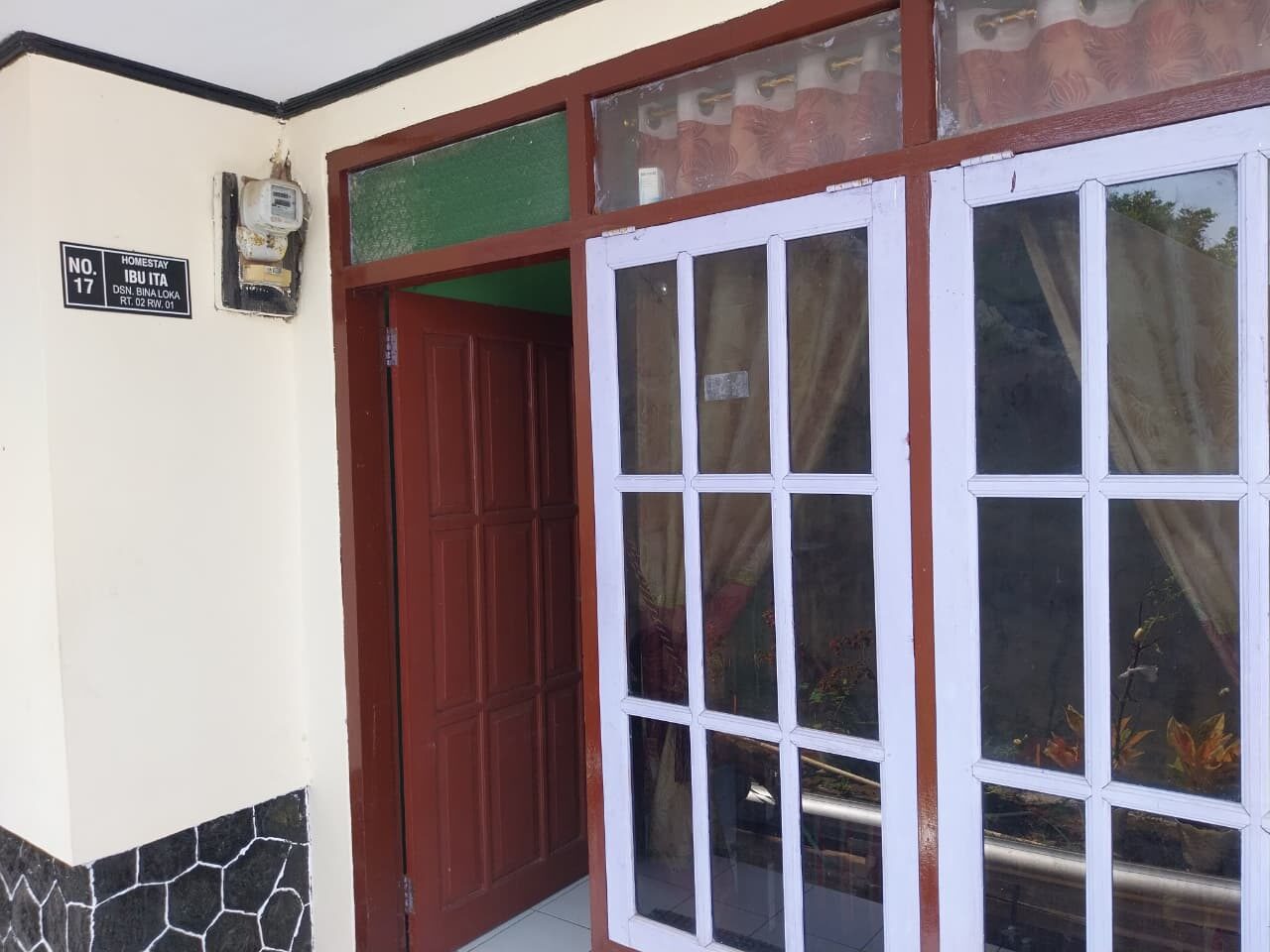 Tampak depan Homestay Ibu Ita