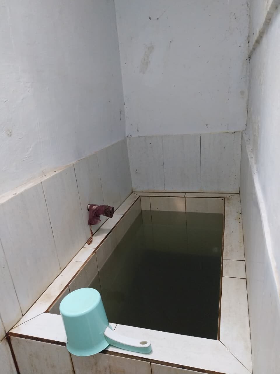 Kamar mandi Homestay Ibu Ita