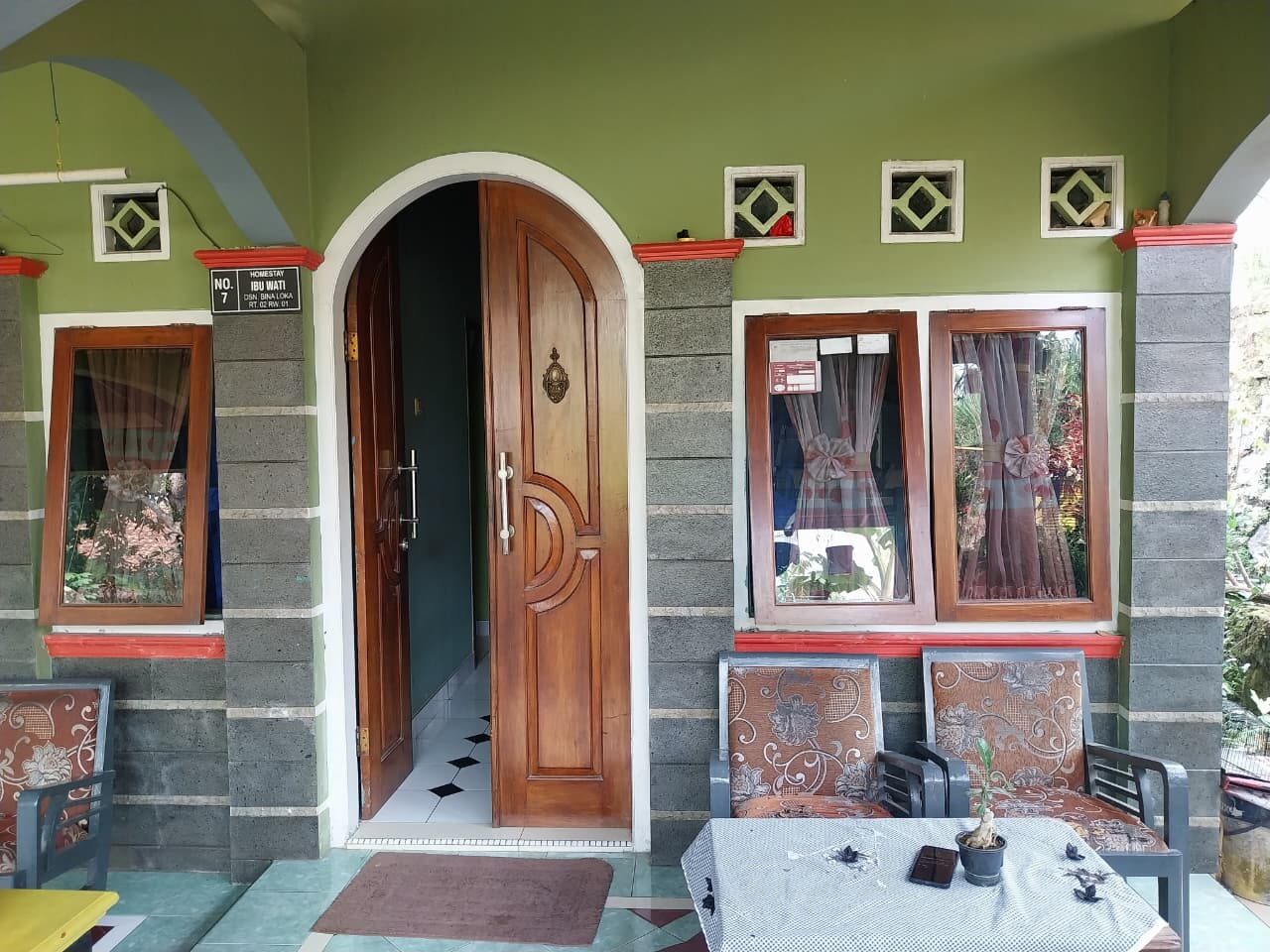 Tampak depan Homestay Ibu Wati