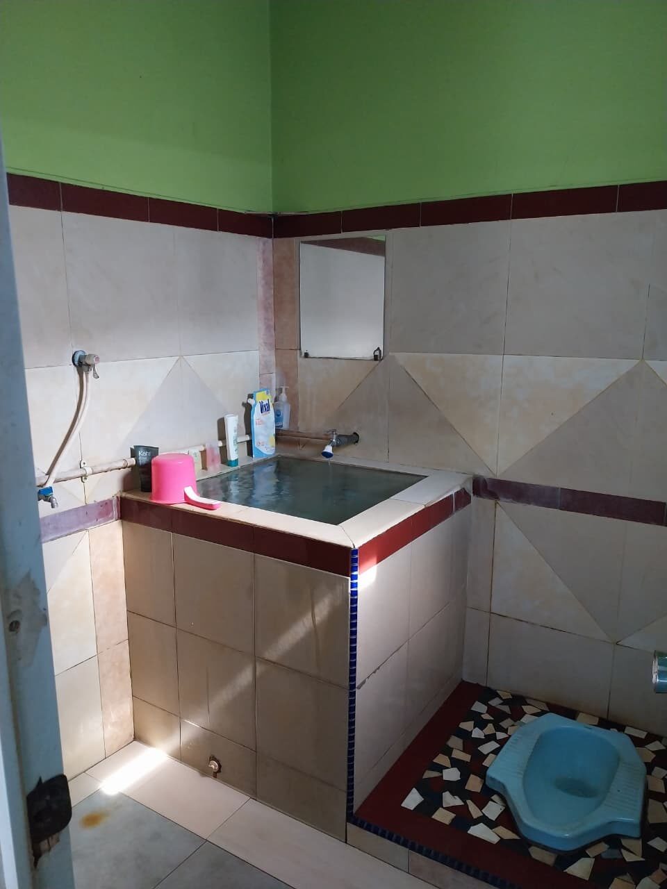 Kamar mandi Homestay Ibu Wati