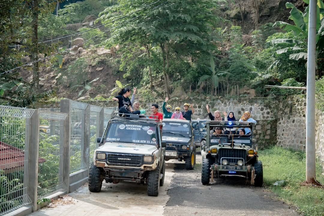 Suasana perjalanan menggunakan jeep