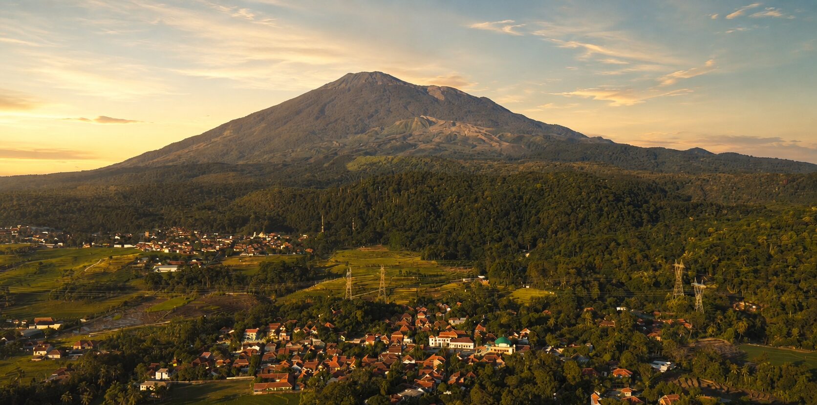 Lanskap hijau pegunungan Desa Kaduela