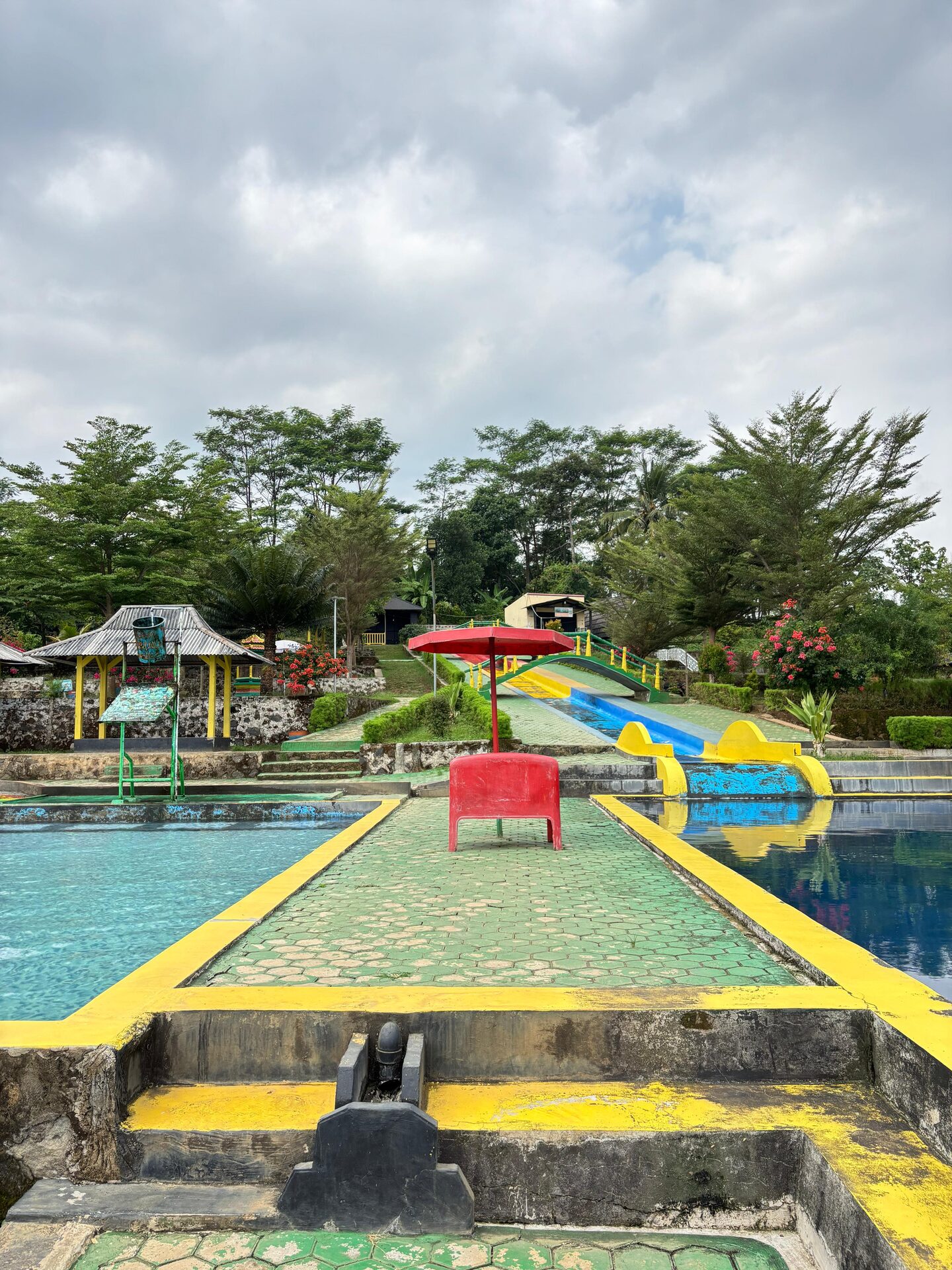Lanskap hijau di sekitar Side Land