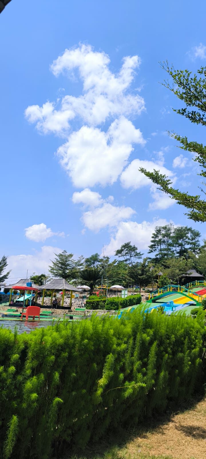 Pemandangan sekitar kawasan Side Land